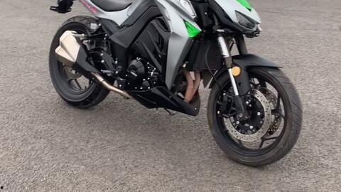 国产V6骑行视频400,400公里畅游，速度与激情的完美融合