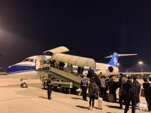 坐国产小飞机的视频,翱翔蓝天下的国产力量